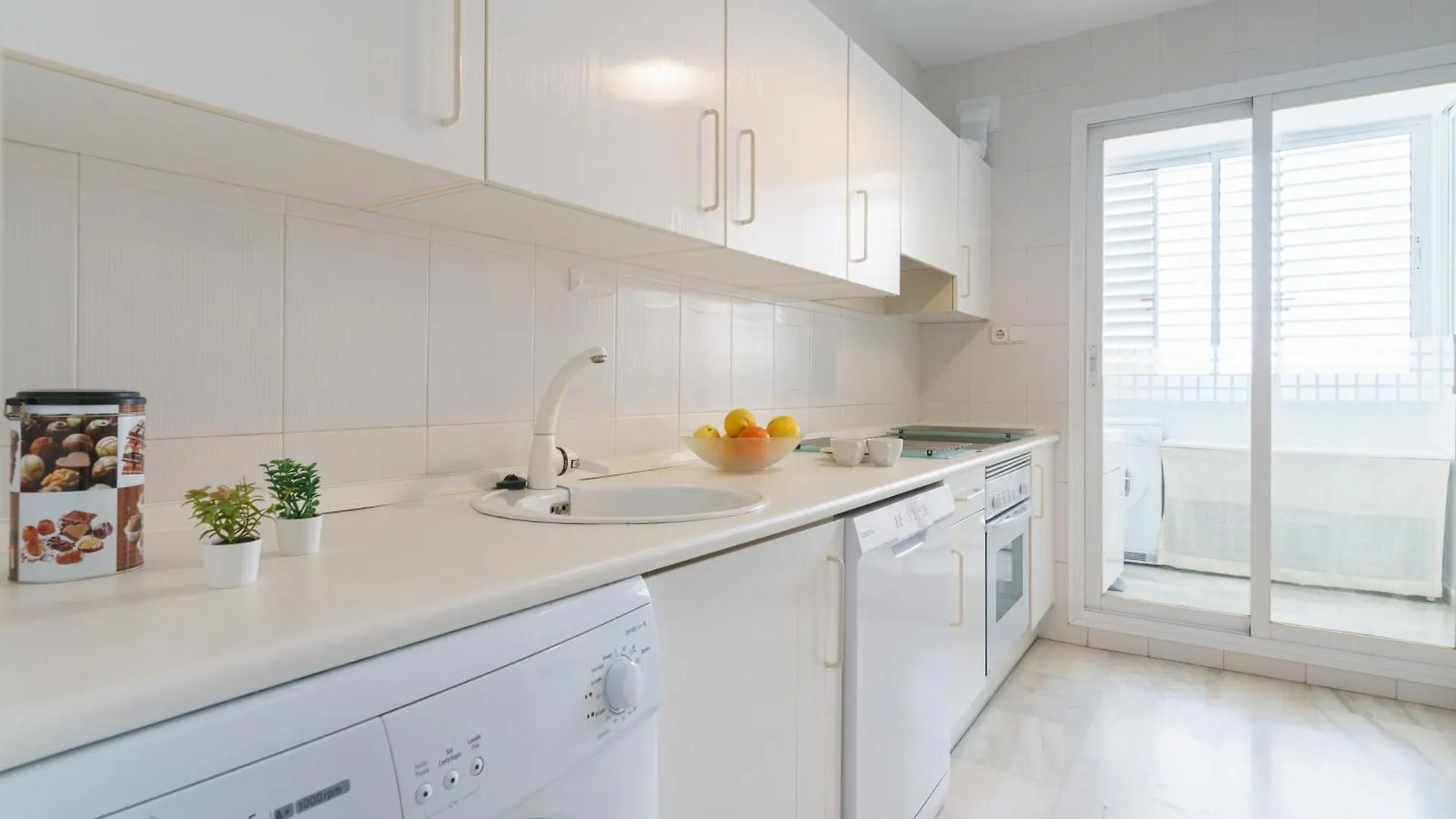 Apartment Hispanidad With Pool - Happy Rentals Fuengirola