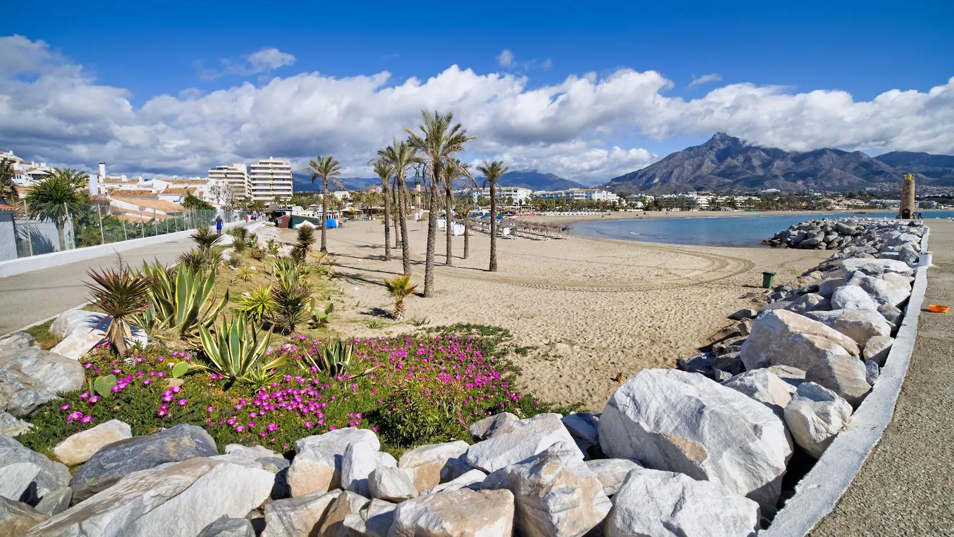 Apartment Hispanidad With Pool - Happy Rentals Fuengirola